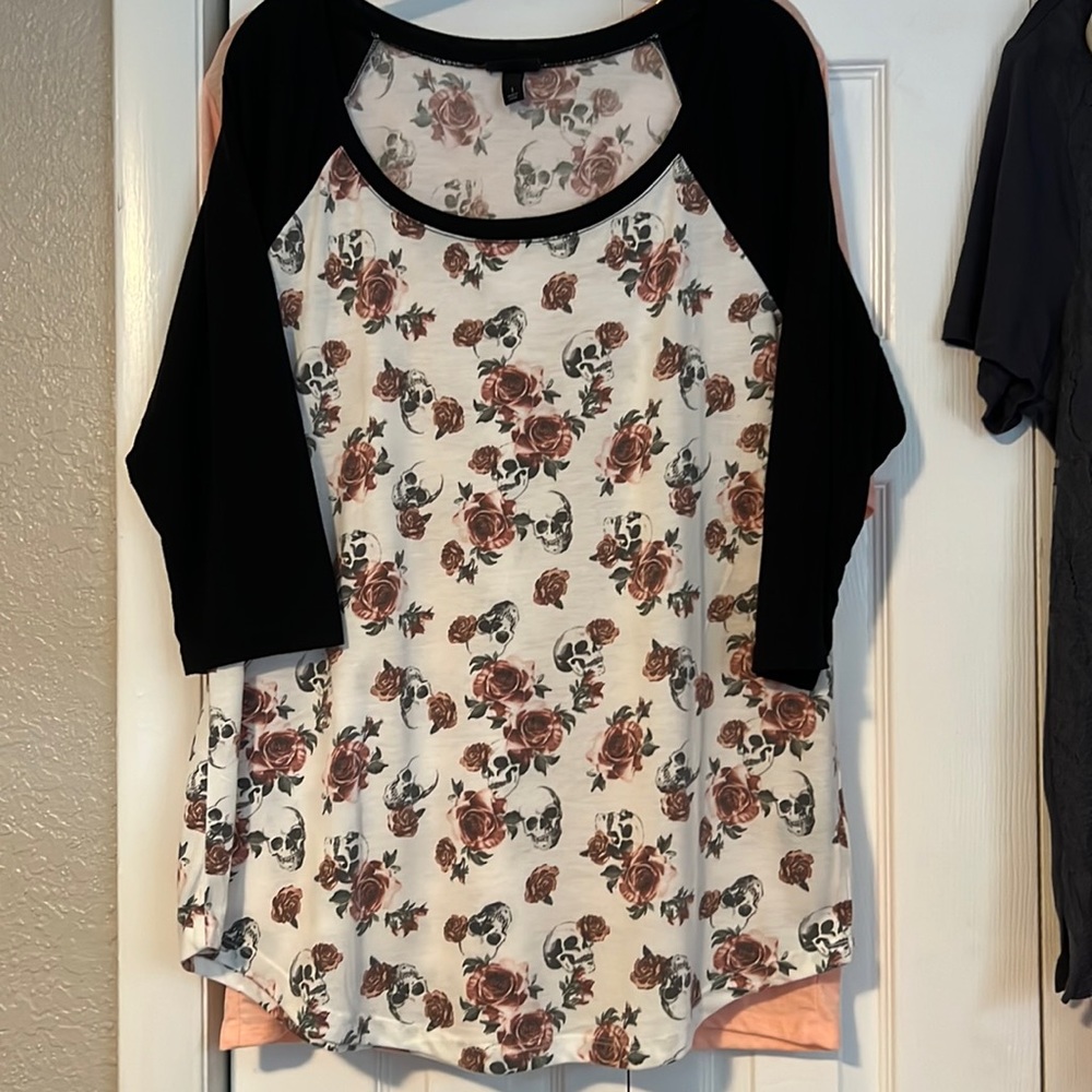 Torrid Skulls and Roses baseball tee. Size 1.